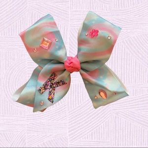 🍭 Handcrafted 5 inch hair bow with glitter letter “K” 💝